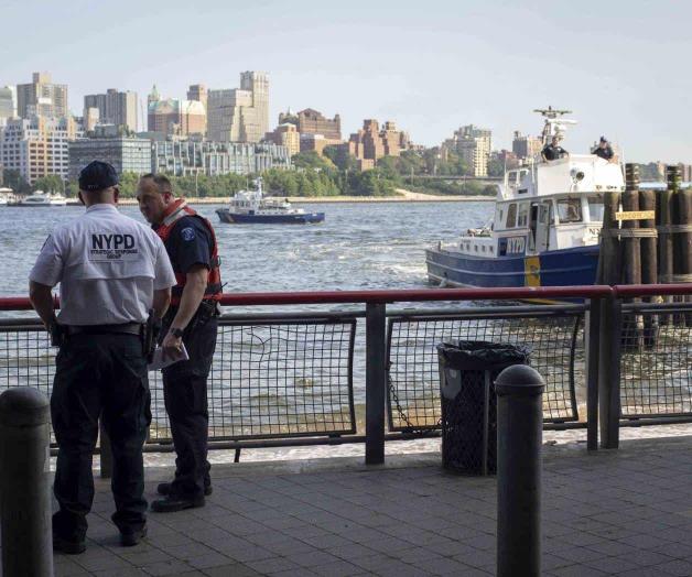 Hallan bebé flotando en río de Nueva York Hallan bebé flotando en río de Nueva York