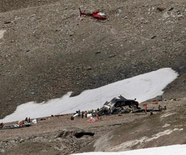 Fallecen 20 personas en Suiza tras estrellarse avión militar Fallecen 20 personas en Suiza tras estrellarse avión militar