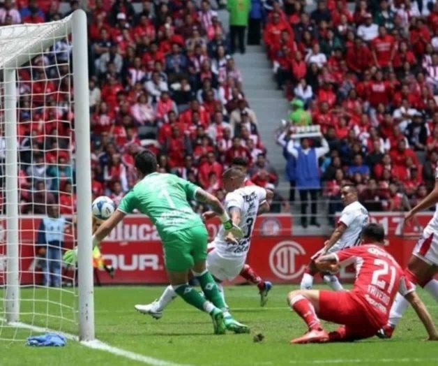Toluca se recupera y empata ante Chivas Toluca se recupera y empata ante Chivas