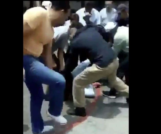 Tunden a ladrón por robar a mujer de la tercera edad Tunden a ladrón por robar a mujer de la tercera edad