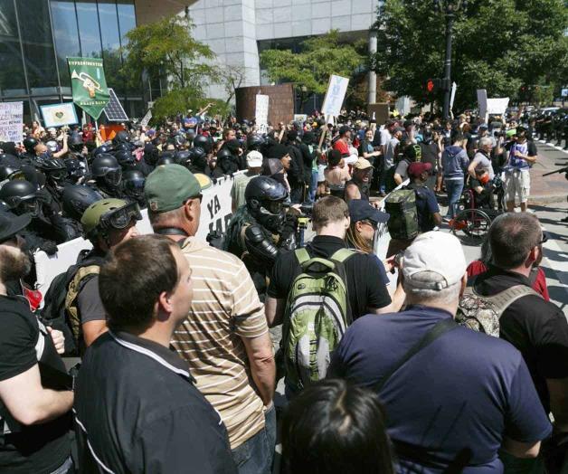 Disturbios violentos entre ultraderechistas y antifas Disturbios violentos entre ultraderechistas y antifas