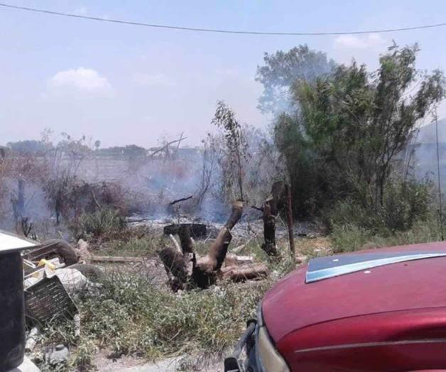 Moviliza a bomberos incendio de 2 solares Moviliza a bomberos incendio de 2 solares