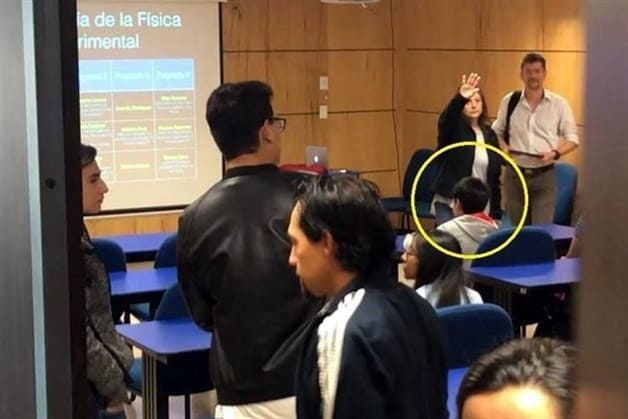 Niño genio ingresa a su primer día de clase Niño genio ingresa a su primer día de clase