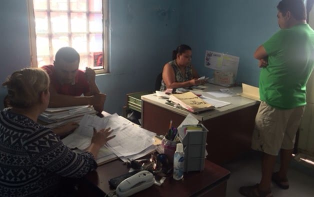 Da INSUS ‘calambre’ a morosos. Colocan sendos anuncios en solares Da INSUS ‘calambre’ a morosos. Colocan sendos anuncios en solares