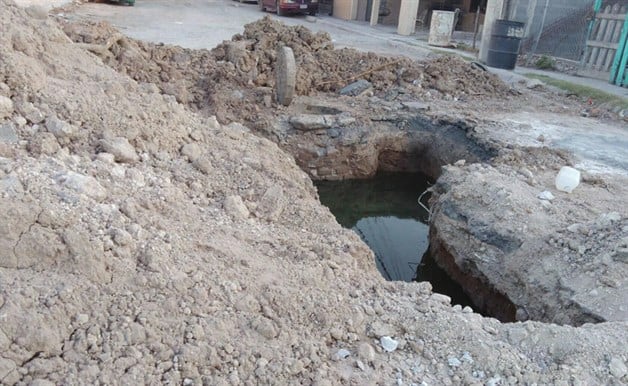 Abren hoyo, inician trabajo, y hasta ahí. Sólo se puede observar un regadero de tubos Abren hoyo, inician trabajo, y hasta ahí. Sólo se puede observar un regadero de tubos