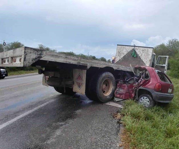 Muere un matrimonio embestido por tráiler Muere un matrimonio embestido por tráiler