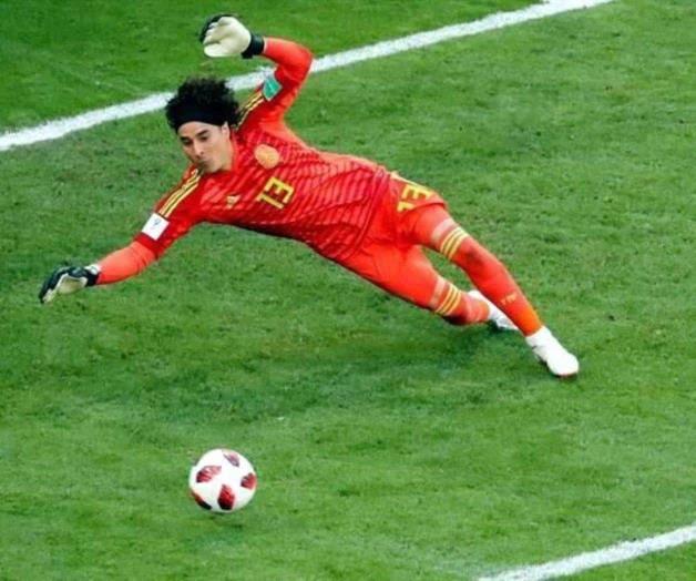 Está Memo Ochoa a un paso del Napoli Está Memo Ochoa a un paso del Napoli