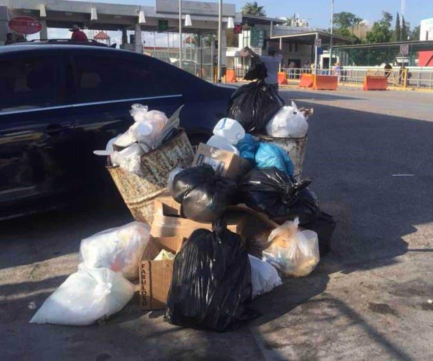 Reciben montones de basura a turistas