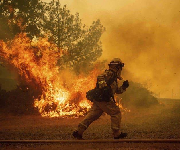 Más de 12 incendios arrasan en California Más de 12 incendios arrasan en California