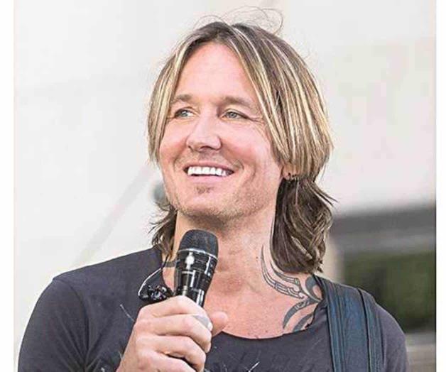 Le pagan la cuenta en una gasolinera Le pagan la cuenta en una gasolinera