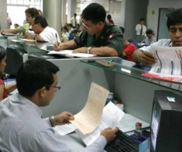 Crece la burocracia: 2 mil más cada mes