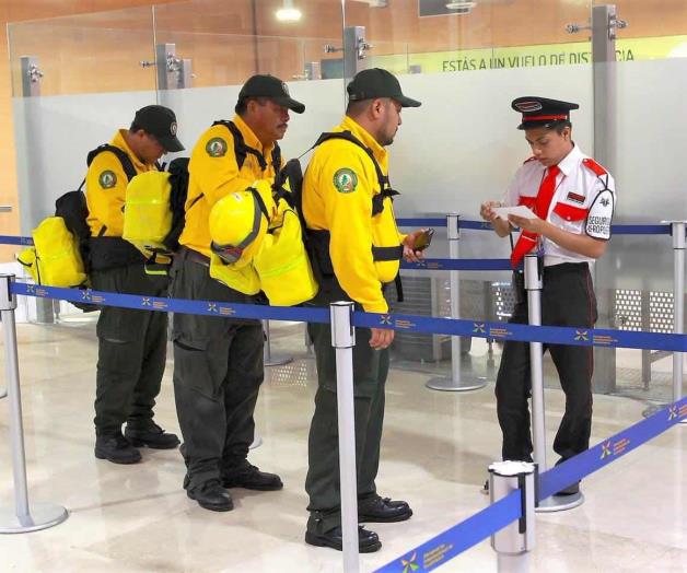 Apoyan expertos mexicanos en combate de fuego forestal en Canadá Apoyan expertos mexicanos en combate de fuego forestal en Canadá