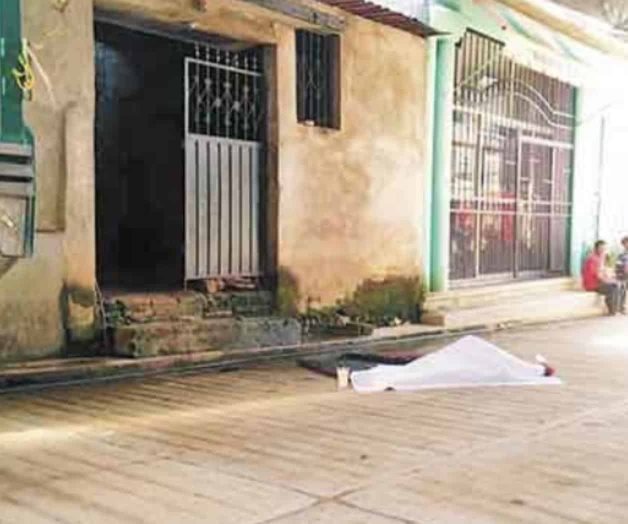 Lesiona a su esposa y mata a su hija a machetazos en Oaxaca Lesiona a su esposa y mata a su hija a machetazos en Oaxaca