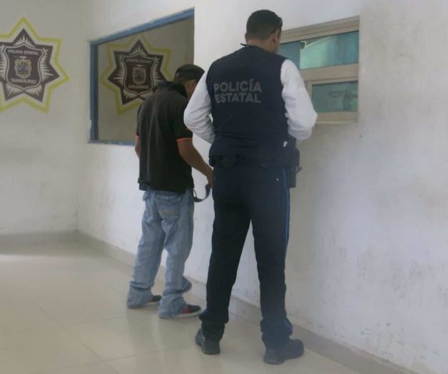 Obligan a obrero a ‘aterrizar’ su viaje Obligan a obrero a ‘aterrizar’ su viaje