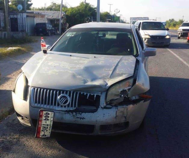 Lesionadas mujer y mascota tras accidente automovilístico Lesionadas mujer y mascota tras accidente automovilístico