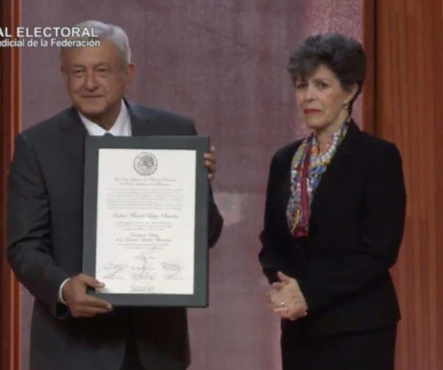 Otorgan constancia como presidente electo a AMLO Otorgan constancia como presidente electo a AMLO