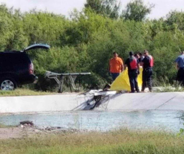 Flota en un canal el cuerpo de hombre. Investiga la Policía de Mission Flota en un canal el cuerpo de hombre. Investiga la Policía de Mission