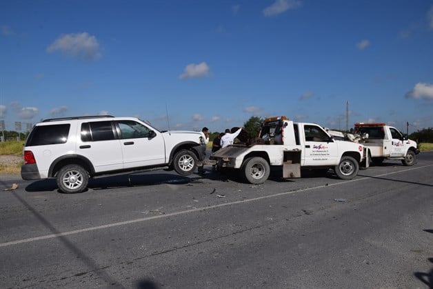Lesionadas mujer y mascota tras accidente automovilístico Lesionadas mujer y mascota tras accidente automovilístico