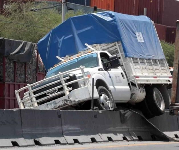 Se sube a camellón Se sube a camellón