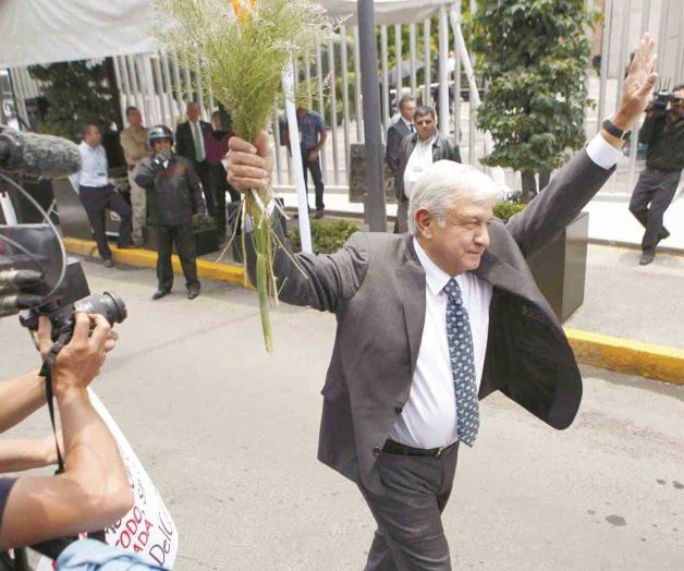 Ni palomas mensajeras ni halcones amenazantes Ni palomas mensajeras ni halcones amenazantes