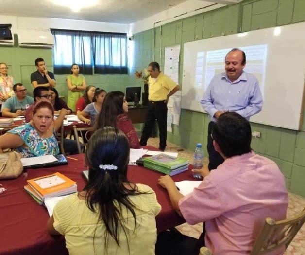 Capacitan al personal docente de primaria Capacitan al personal docente de primaria