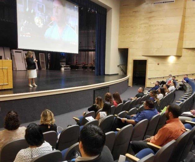 Llega la primera mujer para dirigir el Distrito Escolar CISD Llega la primera mujer para dirigir el Distrito Escolar CISD