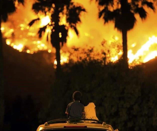Declaran emergencia por mega incendio en California Declaran emergencia por mega incendio en California