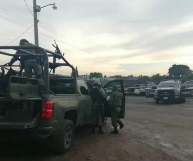 Hallan tres calcinados dentro de camioneta, en autopista Celaya-Querétaro Hallan tres calcinados dentro de camioneta, en autopista Celaya-Querétaro