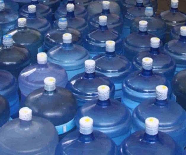 Tienen mucha sed. Venta de agua purificada se duplica Tienen mucha sed. Venta de agua purificada se duplica