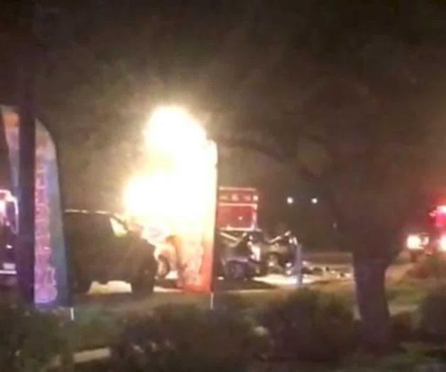 Impacto entre dos vehículos deja un saldo de tres muertos Impacto entre dos vehículos deja un saldo de tres muertos