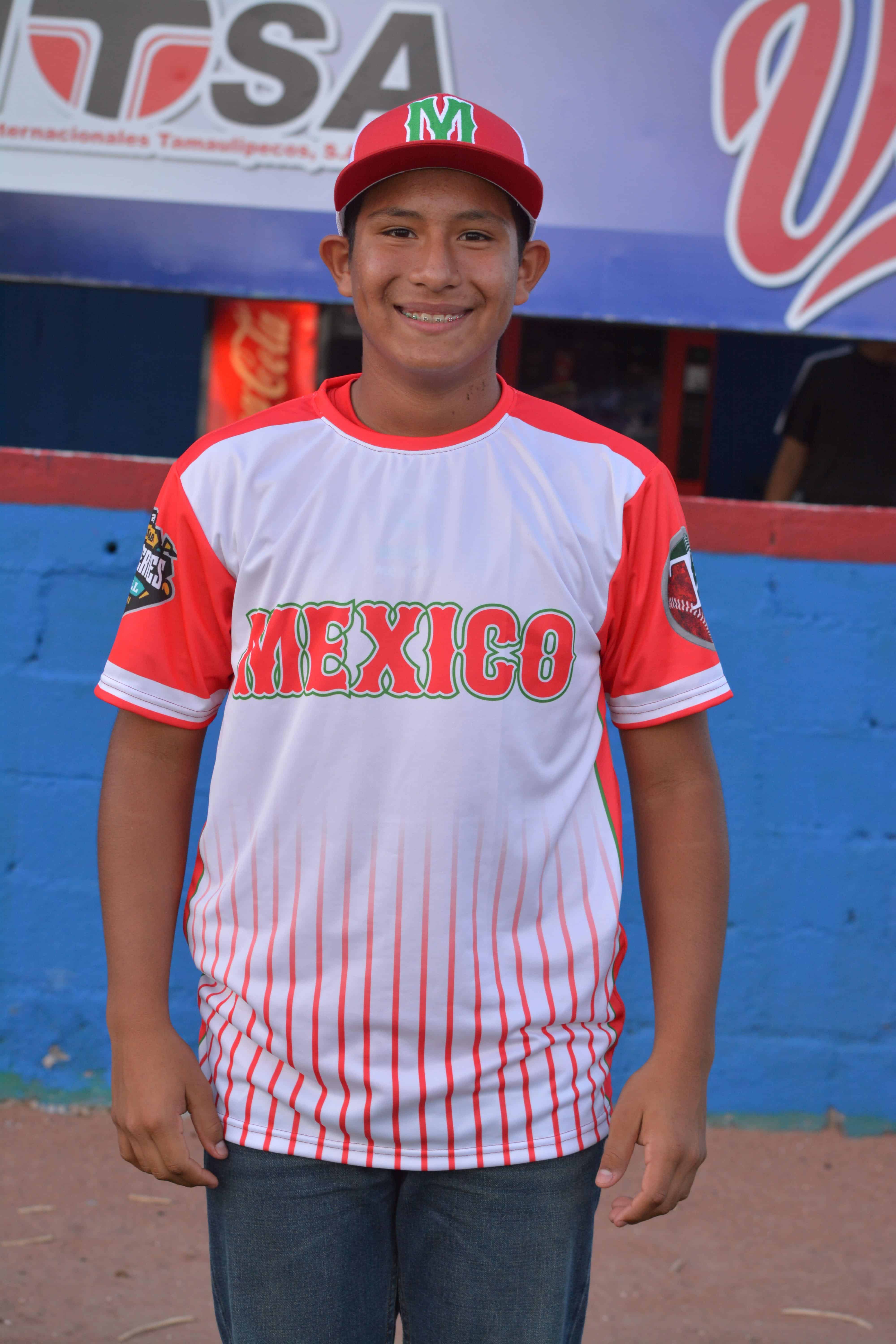 César Monjaras Mata. Parador en Corto y Pitcher 3 Mundiales