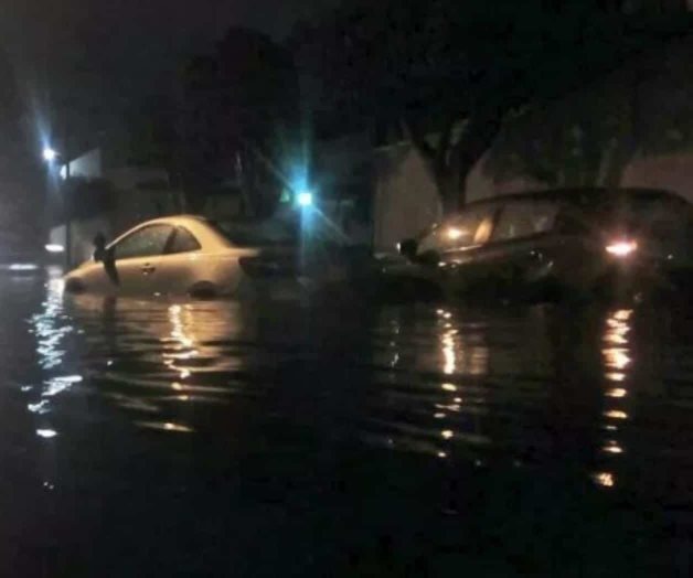 Tras tormentas varios vehículos quedan varados en CDMX Tras tormentas varios vehículos quedan varados en CDMX