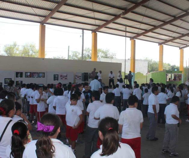 Invitan a estudiantes a solicitar las becas Invitan a estudiantes a solicitar las becas