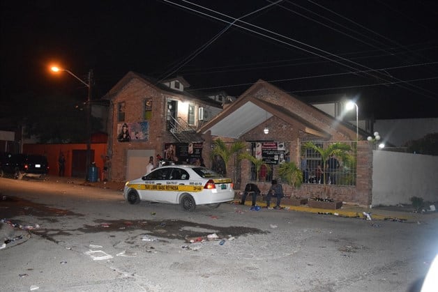 Revientan mega fiesta en la Bermúdez y detienen a 20 jóvenes Revientan mega fiesta en la Bermúdez y detienen a 20 jóvenes