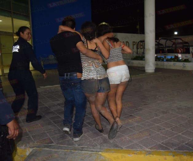 Revientan mega fiesta en la Bermúdez y detienen a 20 jóvenes Revientan mega fiesta en la Bermúdez y detienen a 20 jóvenes