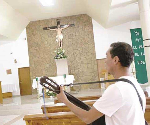Canta en las iglesias para agradecerle al Creador Canta en las iglesias para agradecerle al Creador