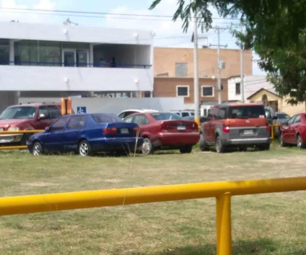 Hacen estacionamiento en un área no permitida Hacen estacionamiento en un área no permitida