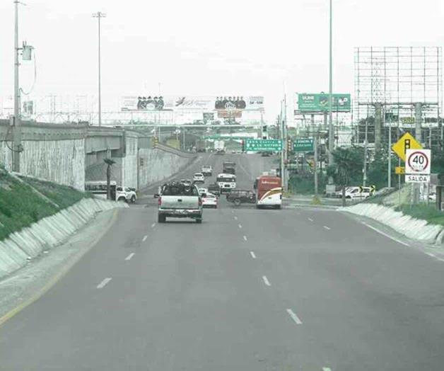 Despojan de auto a mujer en salida Despojan de auto a mujer en salida