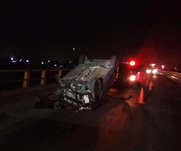 Vuelca en el Puente Moralillo y se salva