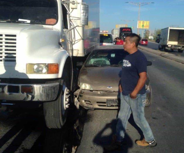 Impacta reynosense su unidad con camión Impacta reynosense su unidad con camión