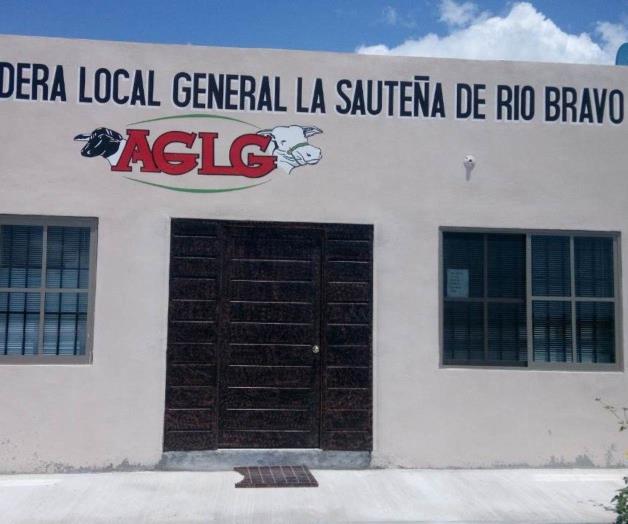 Abren ventanilla Reemo y reciben aretes en asociación ganadera Abren ventanilla Reemo y reciben aretes en asociación ganadera