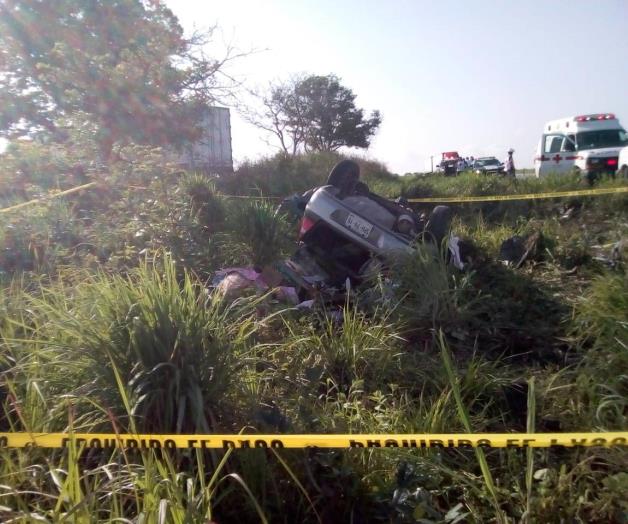 Mueren siete regios embestidos por trailer en tramo Victoria-González