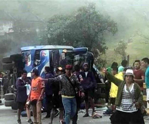 Mueren 12 aficionados del Barcelona de Ecuador en accidente