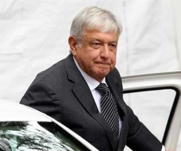 López Obrador analiza con equipo sector turístico López Obrador analiza con equipo sector turístico