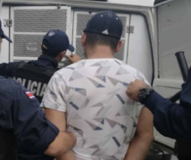 Arrestan con armas blancas a cinco turistas en Costa Rica Arrestan con armas blancas a cinco turistas en Costa Rica