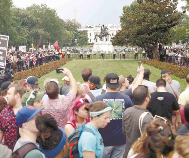 Supremacistas blancos y opositores protestan Supremacistas blancos y opositores protestan