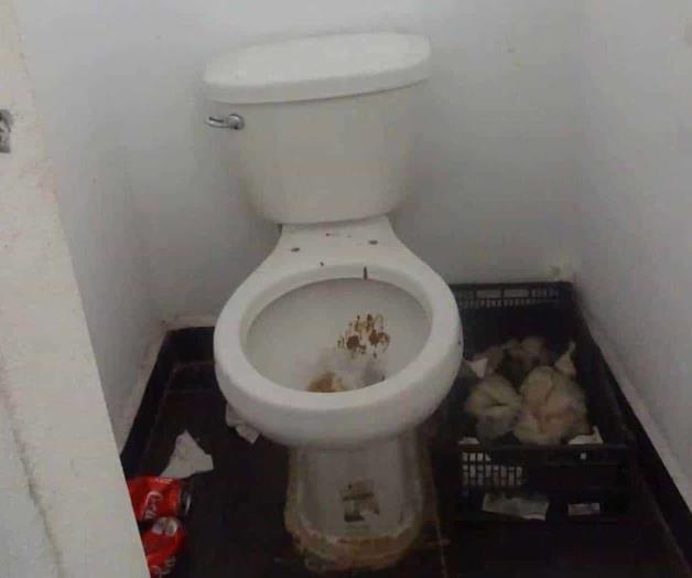 Hacen un mal uso de baños públicos Hacen un mal uso de baños públicos