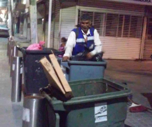 Recogen en la noche basura del centro Recogen en la noche basura del centro