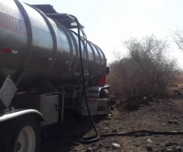 Decomisan tres pipas vinculadas con robo de hidrocarburos Decomisan tres pipas vinculadas con robo de hidrocarburos