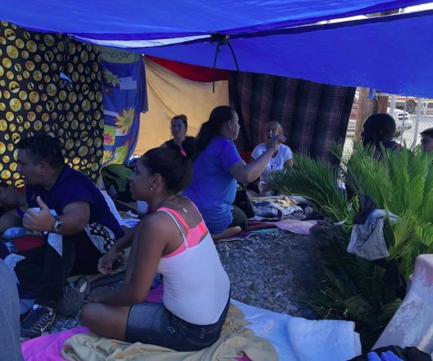 Atienden a solicitantes de asilo; están varados Atienden a solicitantes de asilo; están varados